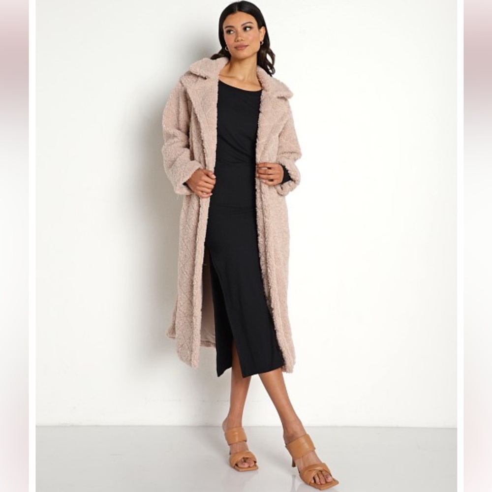 BB Dakota by Steve Madden fozzie coat in light taupe. Fully lined.